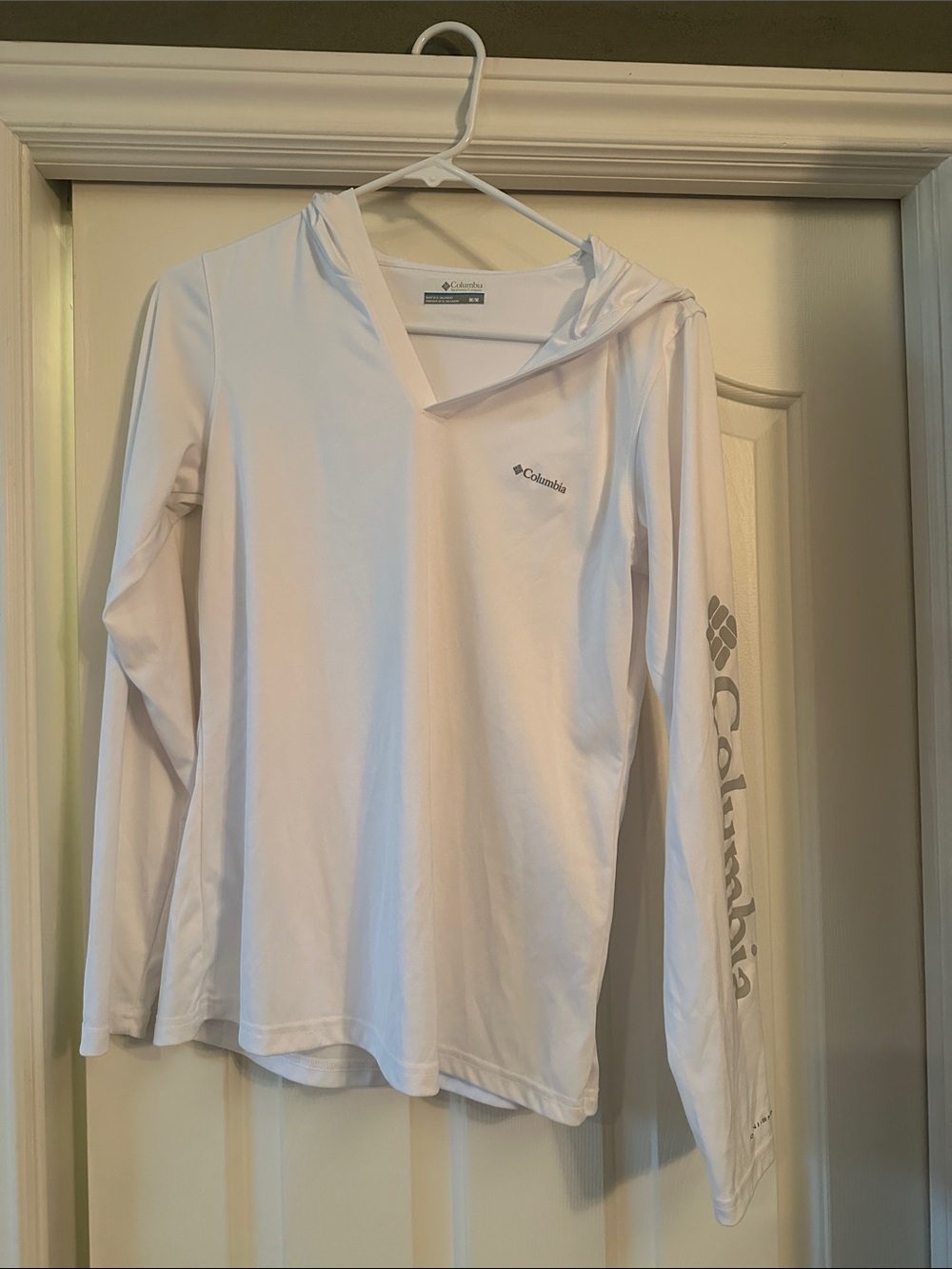 Columbia White Long-Sleeve Hooded Sun Shirt v-neck